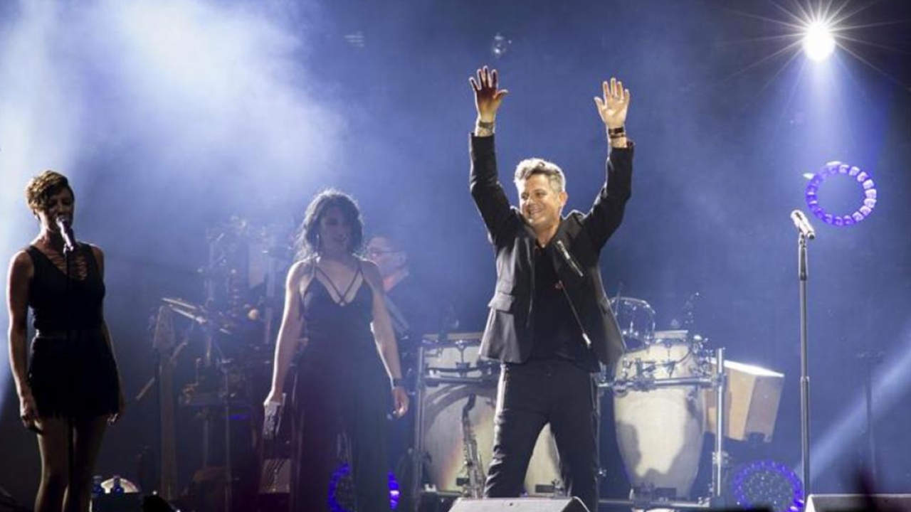 <p><div class="fullheight">Im&aacute;genes del concierto 'M&aacute;s es M&aacute;s' del cantautor Alejandro Sanz, que se ha celebrado el pasado s&aacute;bado en el Estadio Vicente Calder&oacute;n de Madrid, con la asistencia de m&aacute;s de 47.000 personas.</div></p>