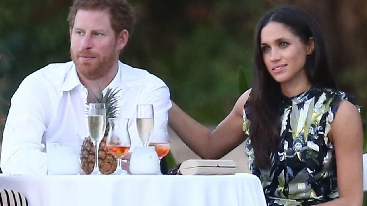 El pr&iacute;ncipe Enrique de Gales y Meghan Markle, en una boda en Jamaica.