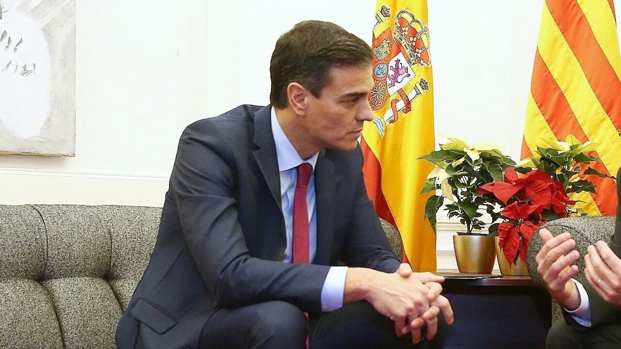 Pedro S&aacute;nchez, en su reuni&oacute;n con Torra en Barcelona.