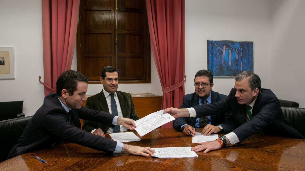 La reuni&oacute;n que sell&oacute; el pacto de gobierno en la Junta de Andaluc&iacute;a, entre PP y Vox, el pasado mes de enero