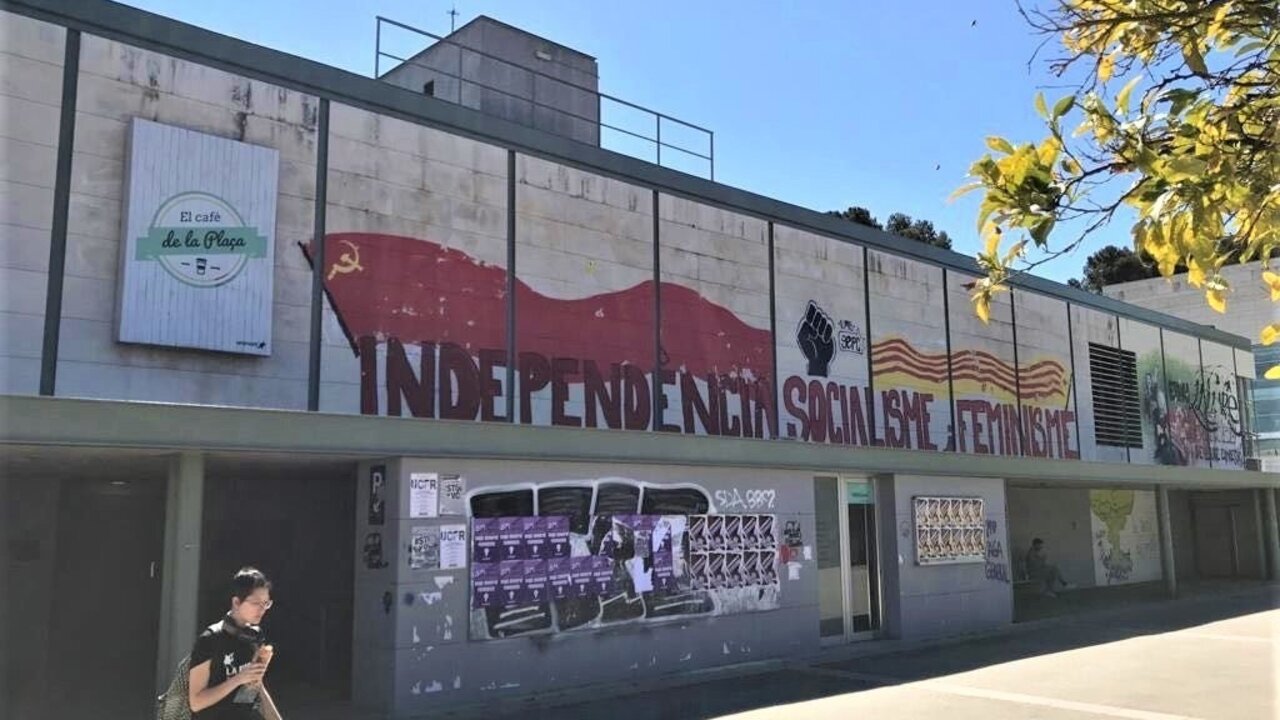 Pintadas independentistas en la UAB.