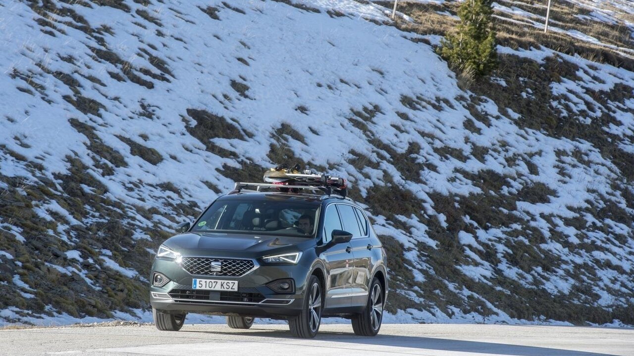 5-tips-for-driving-to-the-ski-slopes-this-winter_03_HQ
