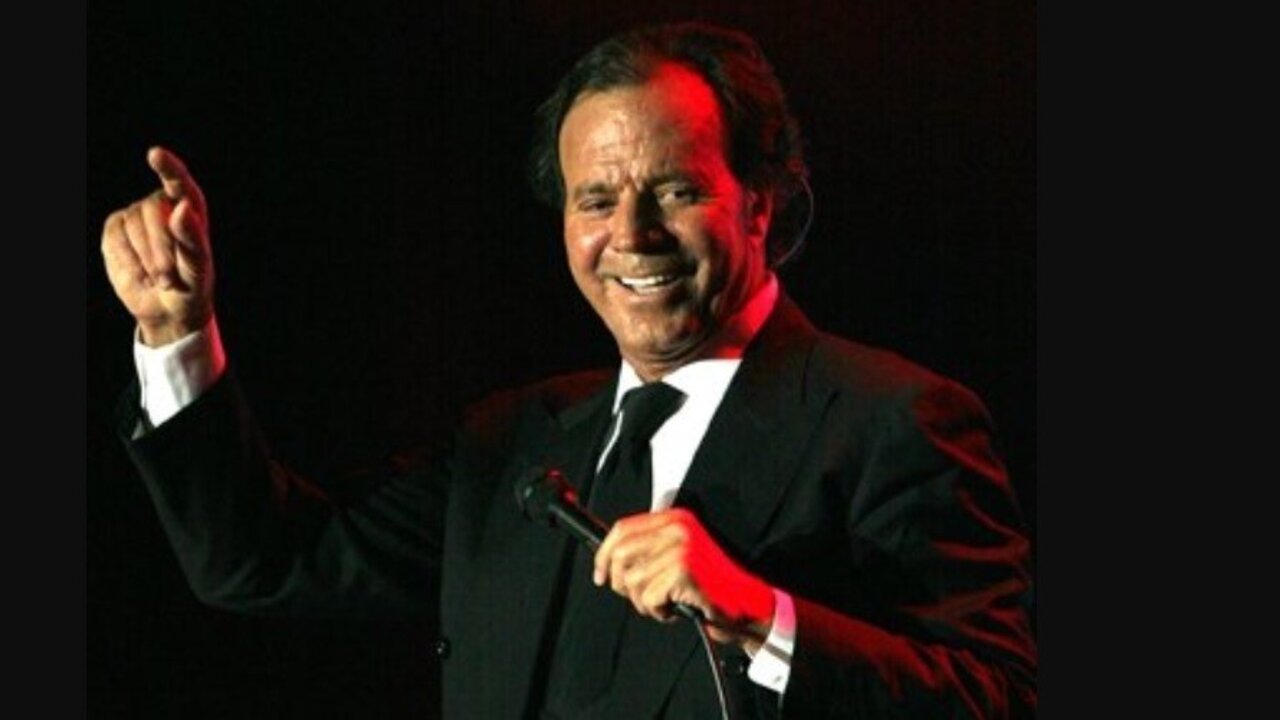 Julio Iglesias encarga un informe para calcular la indemnizaci&oacute;n que va a reclamar a eldiario.es.