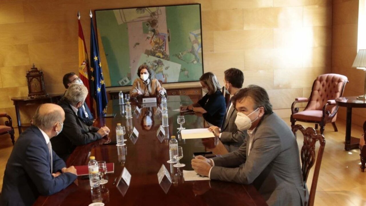 Tomás Guitarte asiste a la reunión del Grupo Mixto sobre los Presupuestos Generales, presidida por Carmen Calvo