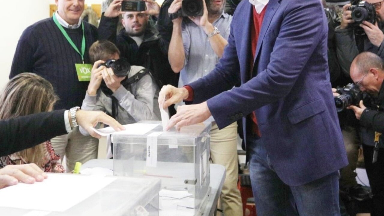 Pedro S&aacute;nchez vota en las elecciones generales del 10 de noviembre de 2019.