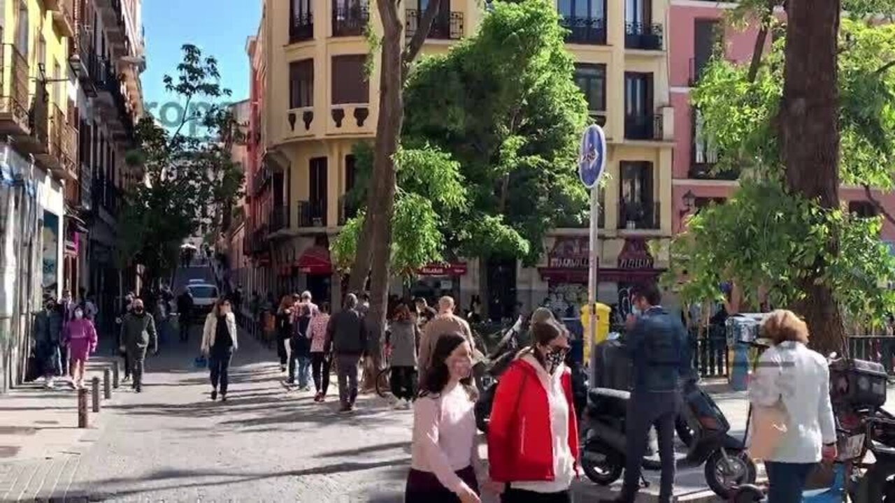 Largas colas para votar en Madrid