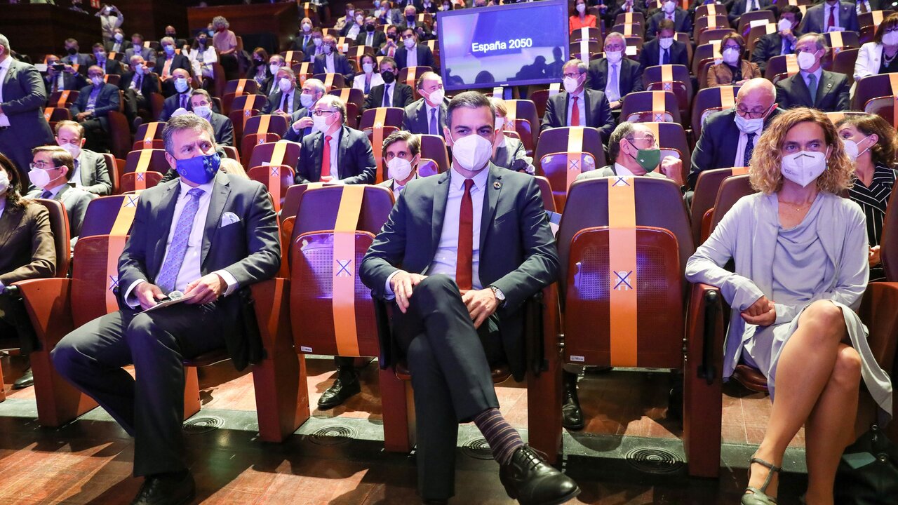 El presidente del Gobierno, Pedro S&aacute;nchez, durante la presentaci&oacute;n del proyecto Espa&ntilde;a 2050, en el Auditorio del Museo Nacional Reina Sof&iacute;a