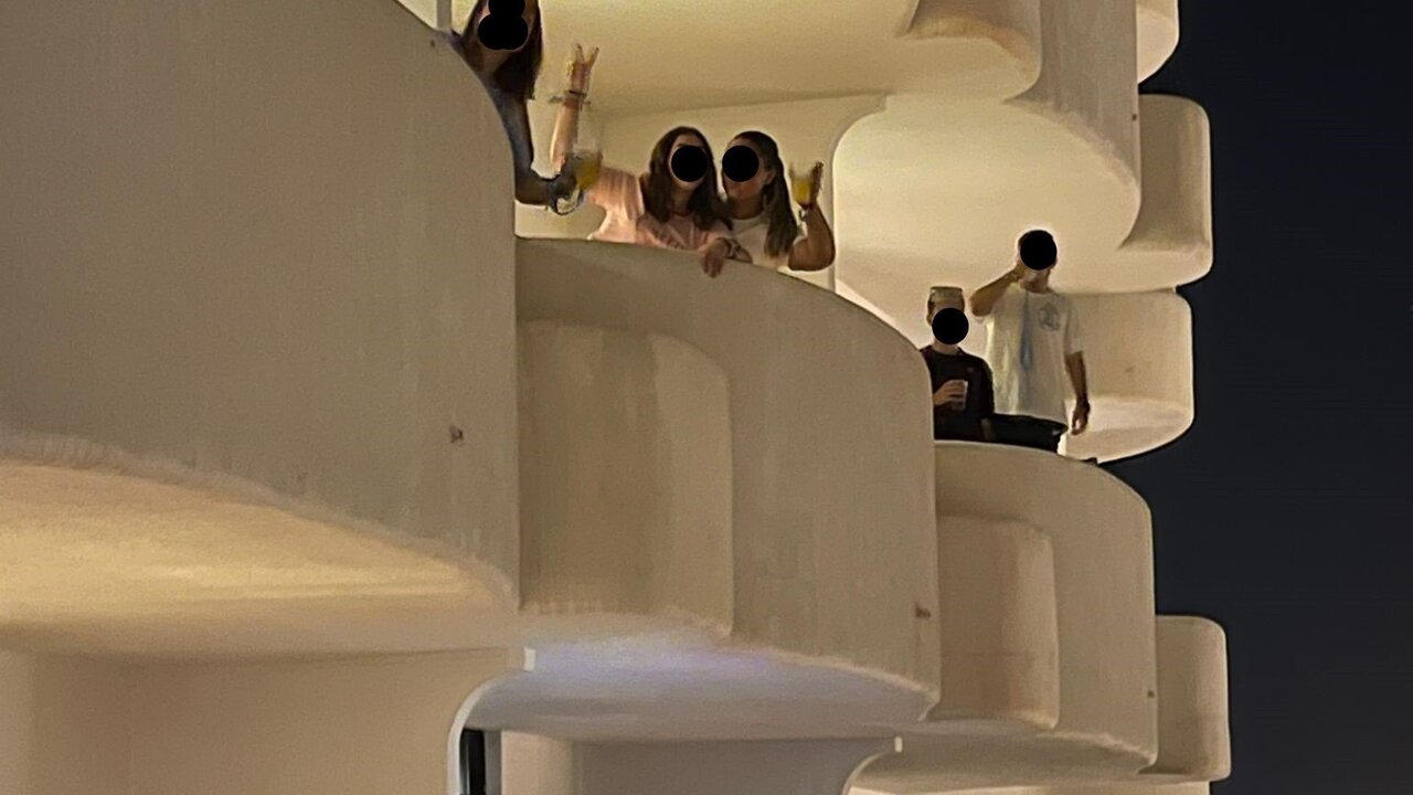 Estudiantes confinados en un hotel de Mallorca.