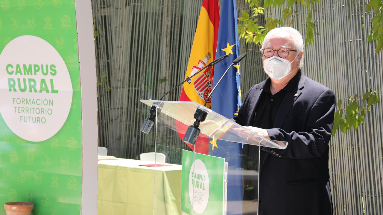 El ministro de Universidades, Manuel Castells, interviene en la presentaci&oacute;n de la iniciativa Campus Rural, a 1 de julio de 2021, en Madrid, (Espa&ntilde;a)