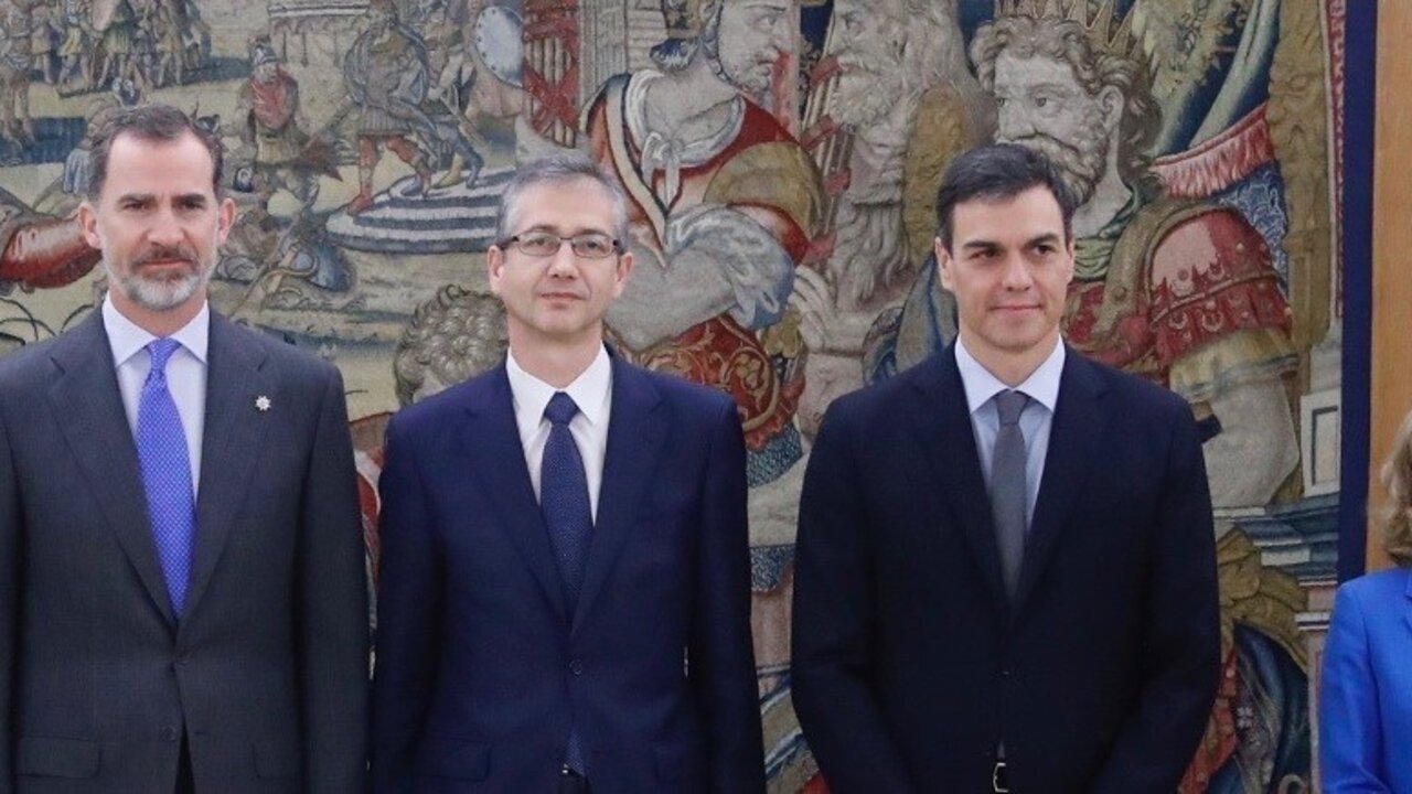 Felipe VI, Pablo Hern&aacute;ndez de Cos, Pedro S&aacute;nchez y Nadia Calvi&ntilde;o.