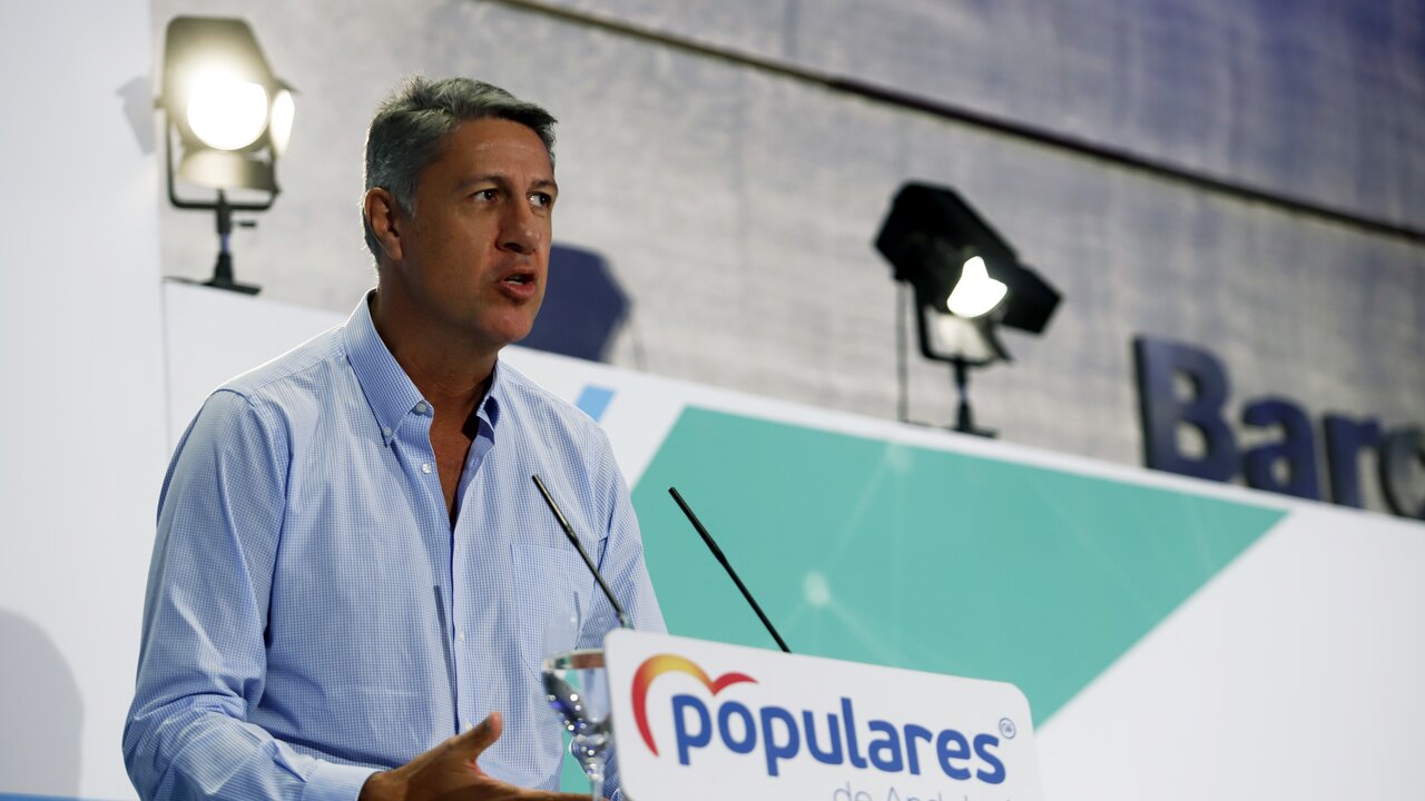MLG 26-09-2020.- El presidente del PP-A y de la Junta, Juanma Moreno, y el presidente del Consejo de Alcaldes del PP nacional y alcalde de Badalona, Xavier Garc&iacute;a Albiol, clausuran el Consejo de Alcaldes del PP Andaluz en el que tambi&eacute;n participa el presidente del PP de M&aacute;laga y consejero de la Presidencia, El&iacute;as Bendodo.-&Aacute;LEX ZEA.