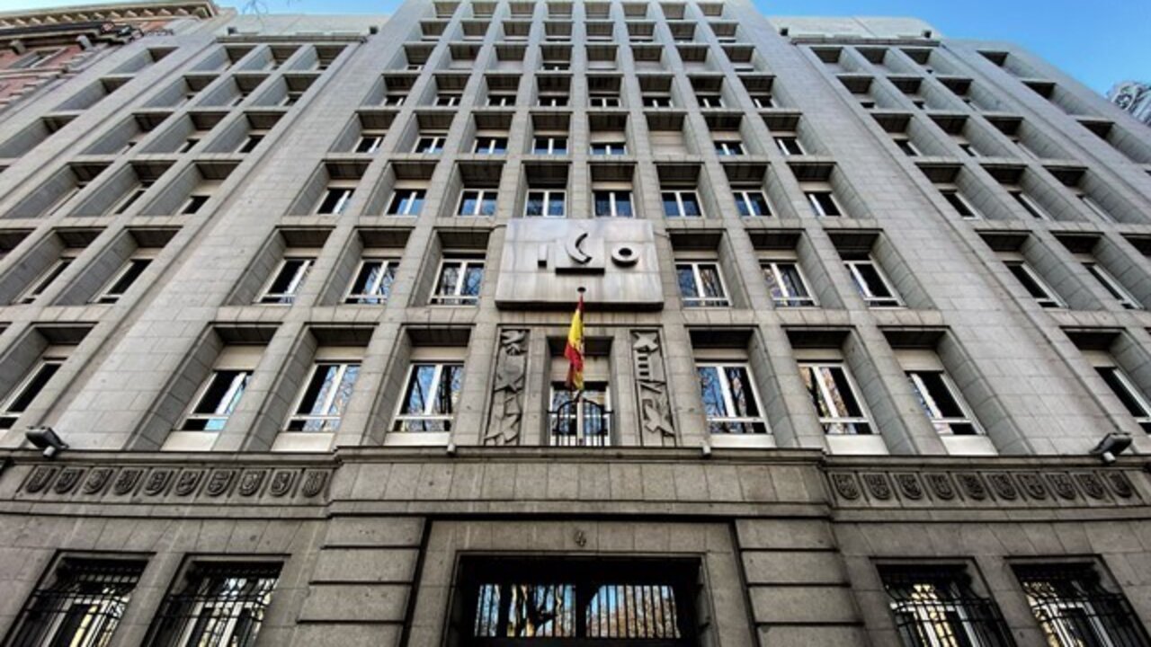 Fachada de la sede del ICO (Instituto de Cr&eacute;dito Oficial), en el Paseo del Prado de Madrid.