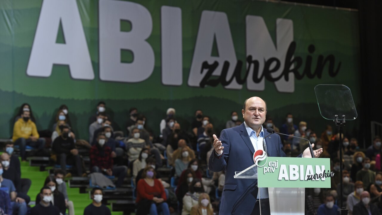 INTERVENCION DEL PREDIDENTE ANDONI ORTUZAR DURANTE LA ASAMBLEA GENERAL DEL PNV EN EL BEC DE BARAKALDO.
28/11/2021.
FOTOGRAFIA DE FERNANDO GOMEZ.