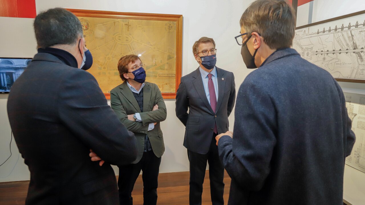Visita de Almeida a la exposici&oacute;n de Antonio Palacios en Vigo