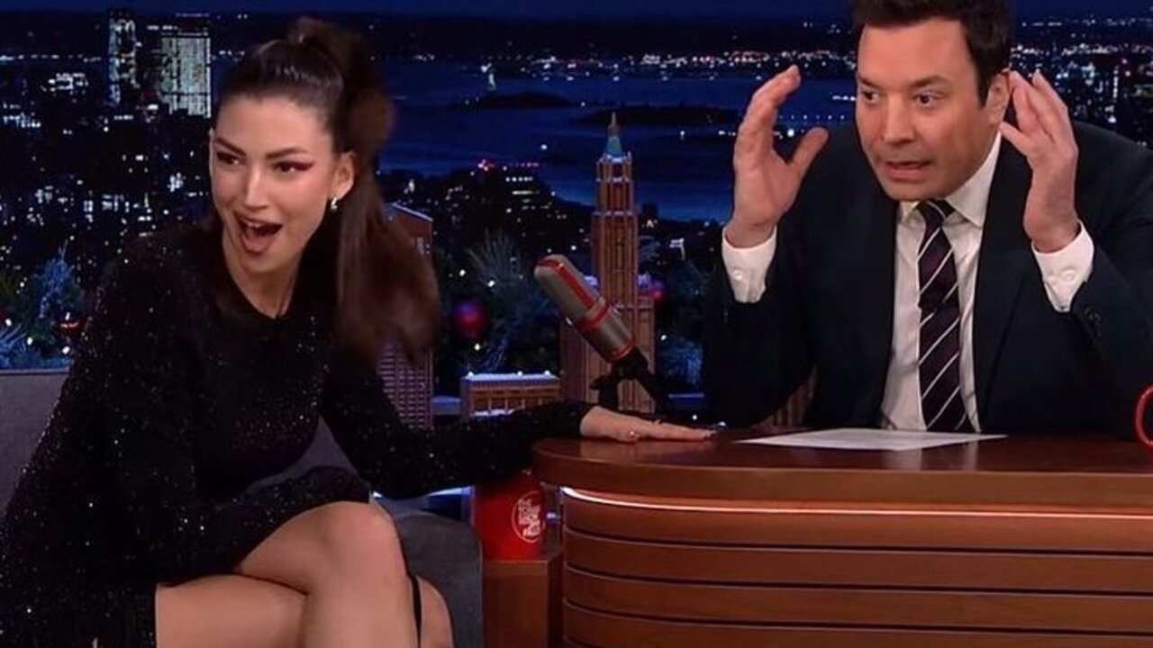 &Uacute;rsula Corber&oacute; y Jimmy Fallon.