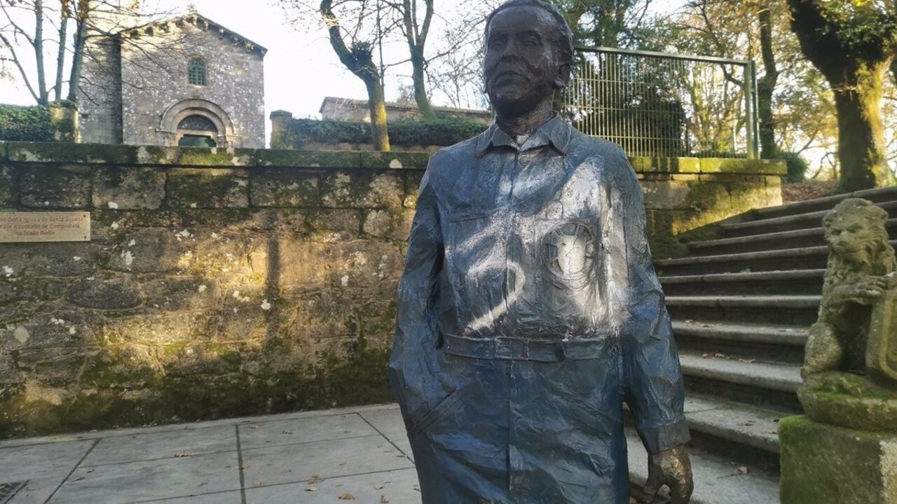 Estatua de Lorca en la Alameda de Santiago de Compostela.
