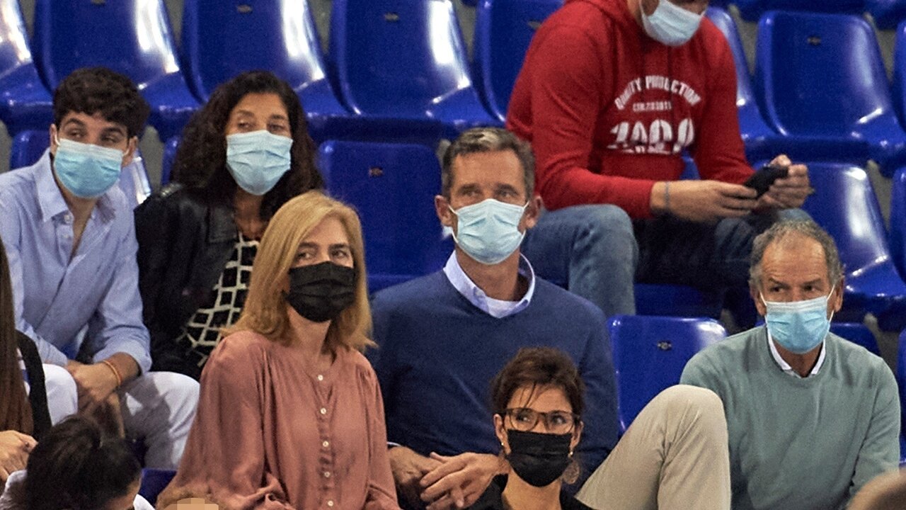 Cristina de Borb&oacute;n e I&ntilde;aki Urdangarin asisten al partido de Balonmano donde juega su hijo Pablo Urdangarin (Foto: Europa Press).