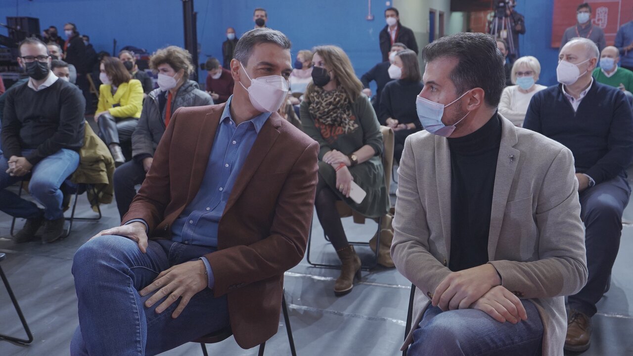Palencia, 9 de enero de 2022. Acto de presentaci&oacute;n de la candidatura de Luis Tudanca (PSOE) a la Presidencia de la Junta de Castilla y Le&oacute;n, que cont&oacute; con la presencia del presidente del Gobierno y secretario general del PSOE, Pedro S&aacute;nchez. Foto Carlos Mateo