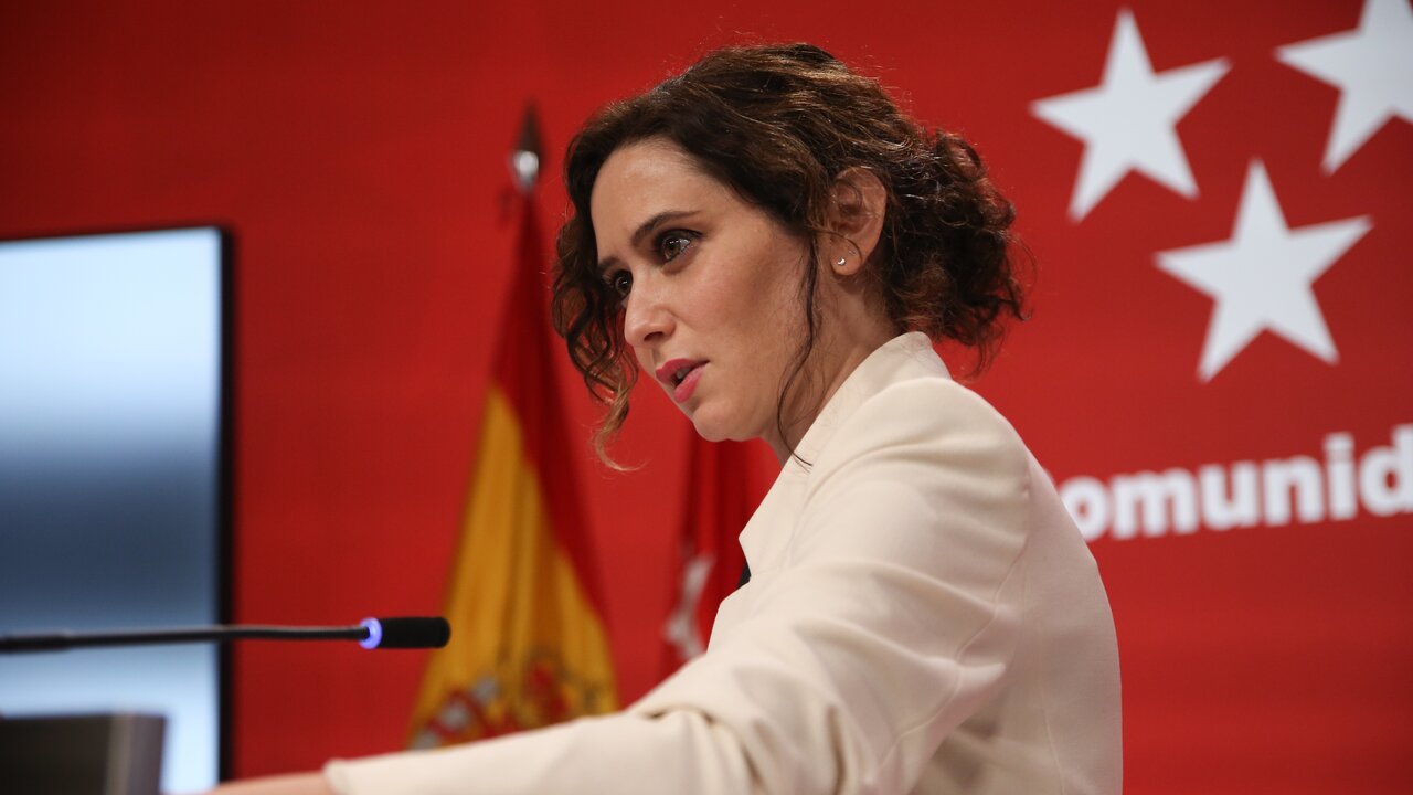 La presidenta de la Comunidad de Madrid, Isabel D&iacute;az Ayuso, en una rueda de prensa en la Real Casa de Correos.