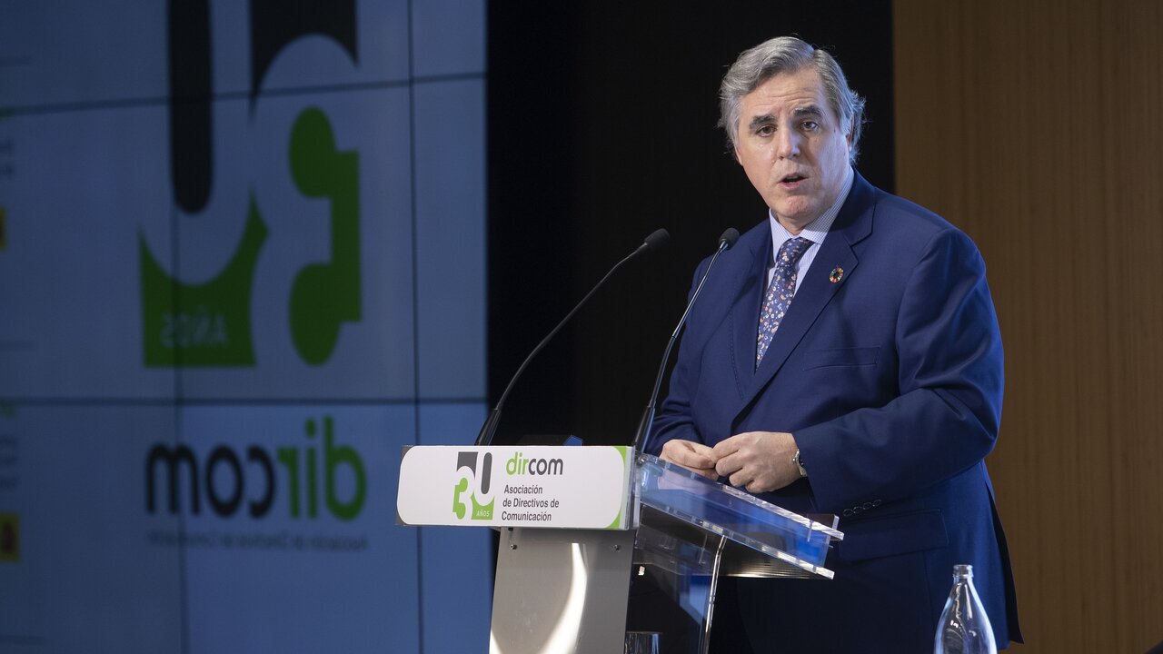 Miguel L&oacute;pez-Quesada renueva su cargo como presidente de Dircom hasta 2026.