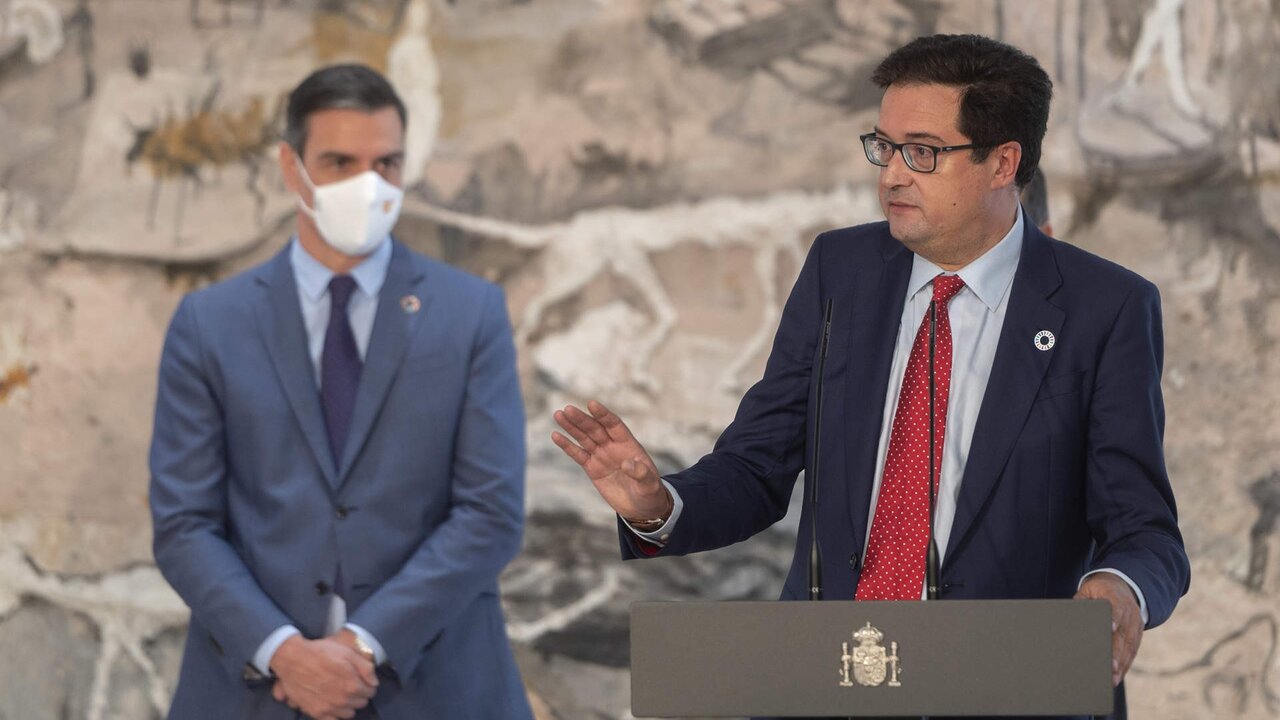 El jefe de Gabinete de la Presidencia, &Oacute;scar L&oacute;pez &Aacute;gueda, en su toma de posesi&oacute;n ante Pedro S&aacute;nchez.