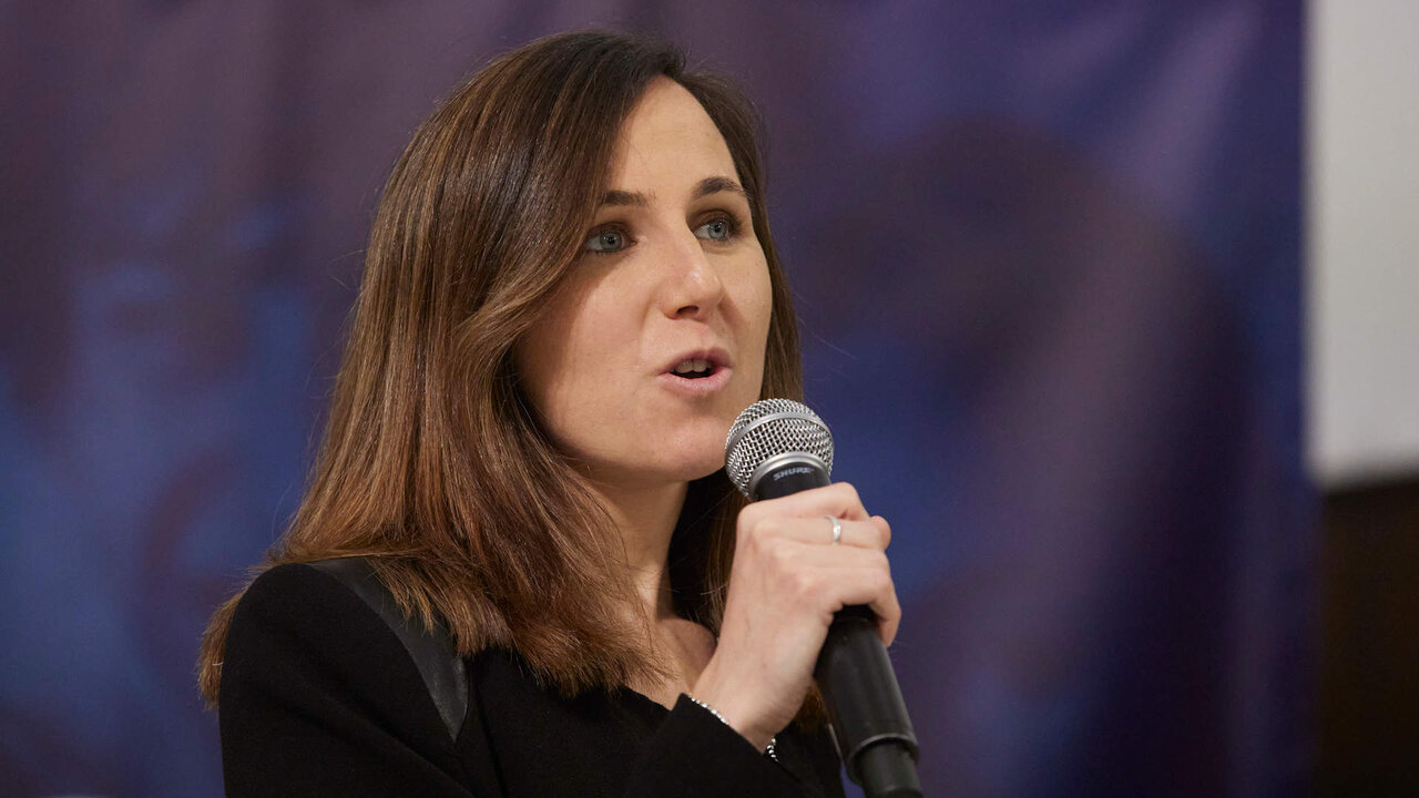 La secretaria general de Podemos y Ministra de Derechos Sociales y Agenda 2030, Ione Belarra durante el Encuentro presencial bajo el t&iacute;tulo 'Un futuro progresista para Andaluc&iacute;a' en el Hogar Virgen de los Reyes, a 25 de abril de 2022 en Sevilla (Andaluc&iacute;a, Espa&ntilde;a)

