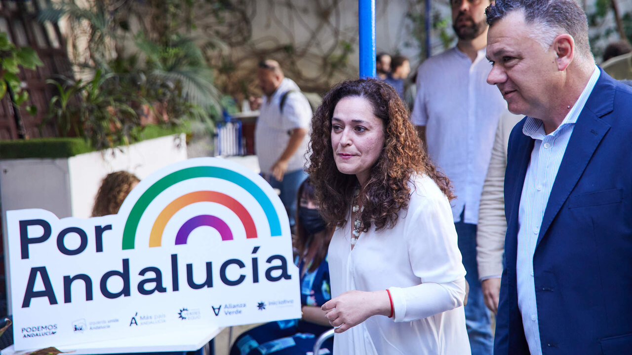 La candidata del grupo, Inmaculada Nieto, junto al representante de Unidas Podemos, Juan Antonio Delgado, durante la presentaci&oacute;n de la coalici&oacute;n Por Andaluc&iacute;a, con la candidata a la presidencia de la Junta de Andaluc&iacute;a en la Carboner&iacute;a, a 11 de mayo de 2022 en Sevilla (Andaluc&iacute;a, Espa&ntilde;a)

