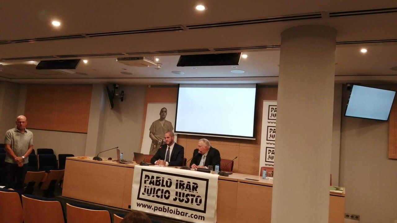 El abogado de Pablo Ibar, Joe Nascimento, y el portavoz de su asociaci&oacute;n, Andr&eacute;s Krakenberger.