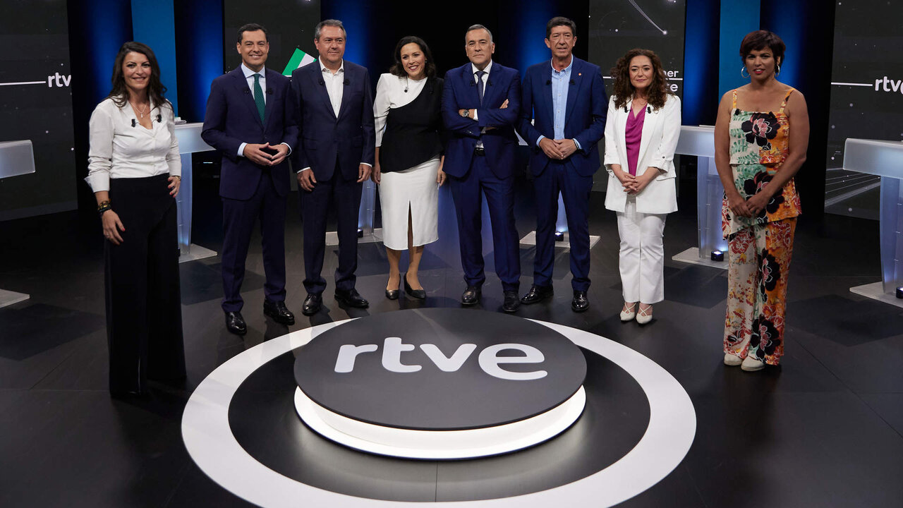Fotografia de grupo previo al debate en RTVE entre los candidatos a la Presidencia de la Junta de Andaluc&iacute;a a 06 de junio del 2022 en (Sevilla, Andaluc&iacute;a)