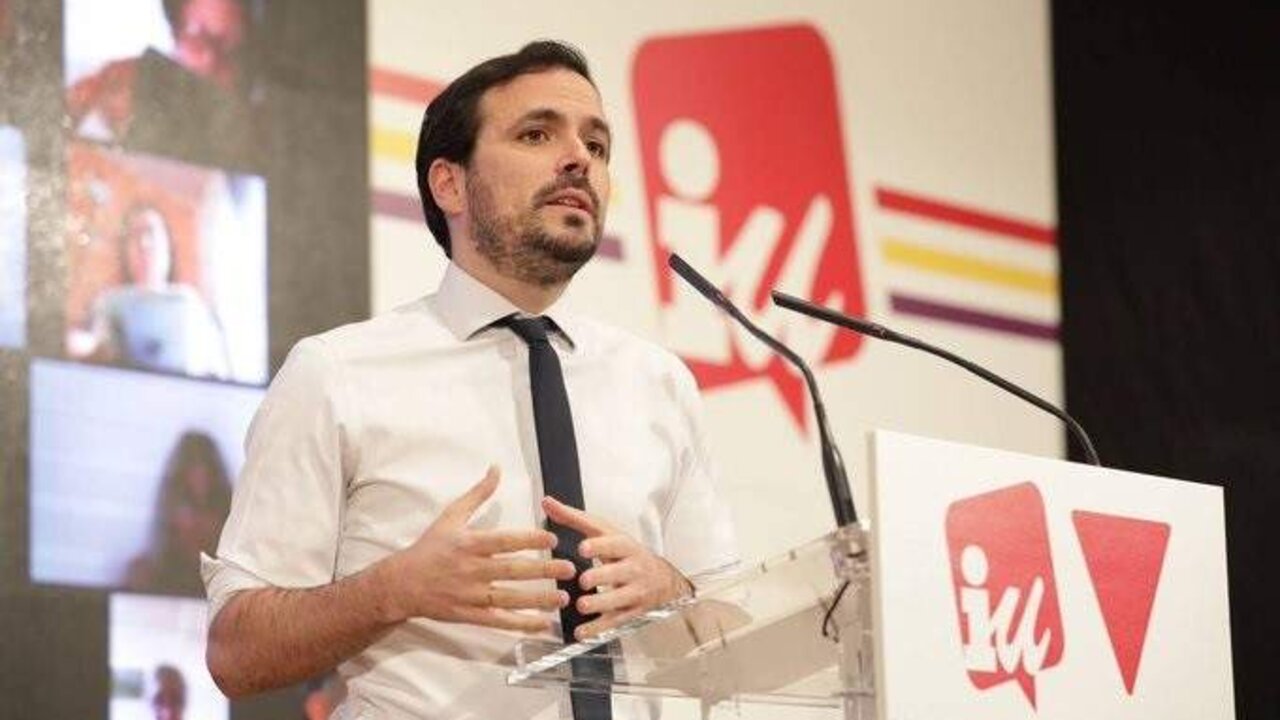 El coordinador federal de Izquierda Unida, Alberto Garz&oacute;n, durante el cierre de la Asamblea que aprob&oacute; su reelecci&oacute;n al frente de la organizaci&oacute;n.
