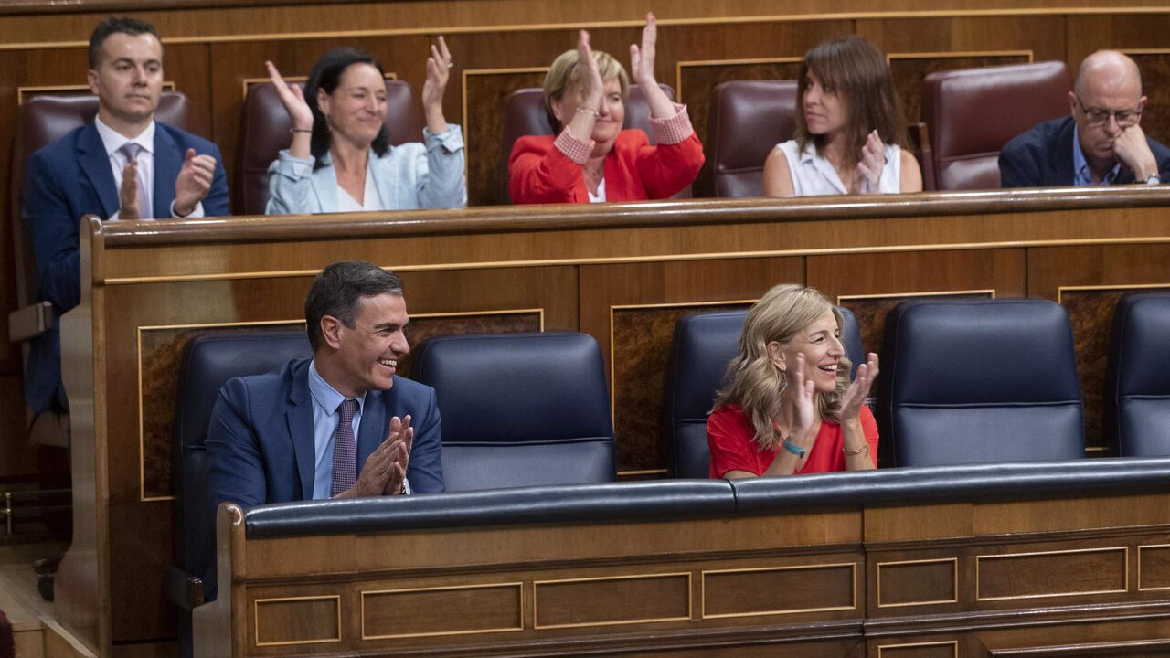 El presidente del Gobierno, Pedro S&aacute;nchez, y la vicepresidenta segunda y ministra de Trabajo y Econom&iacute;a Social, Yolanda D&iacute;az.