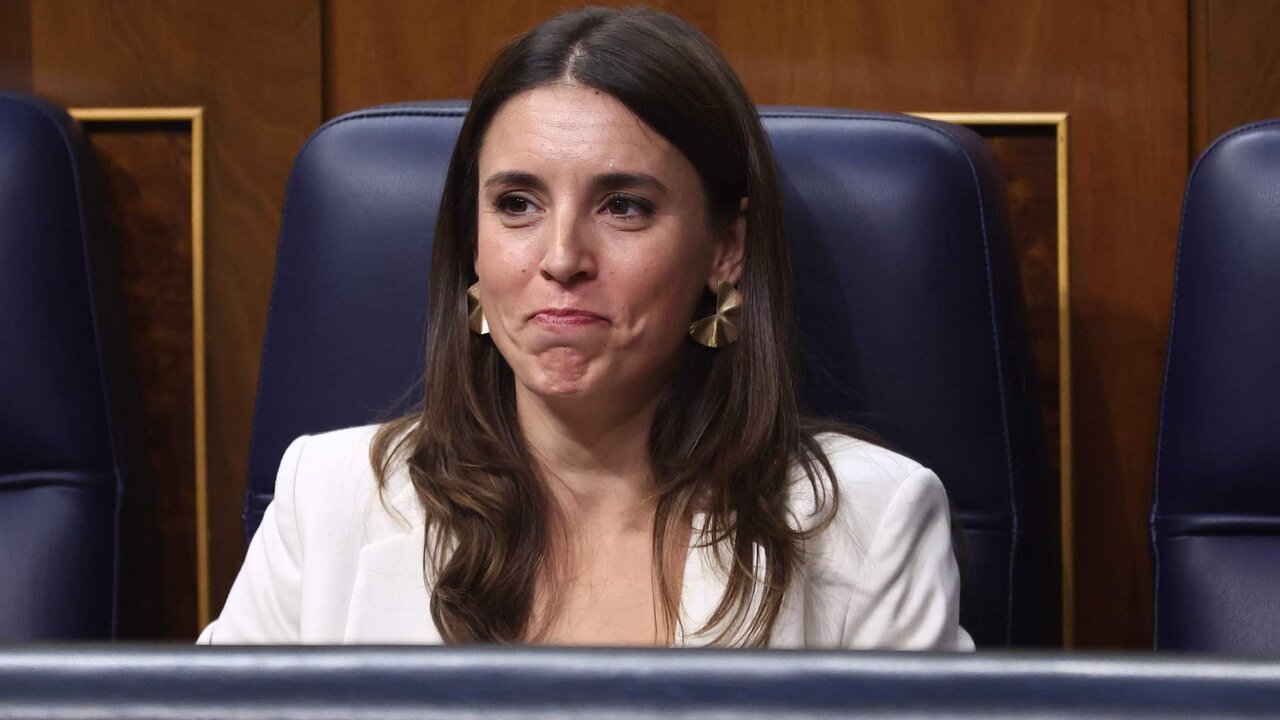 La ministra de Igualdad, Irene Montero, durante una sesi&oacute;n plenaria en el Congreso de los Diputados