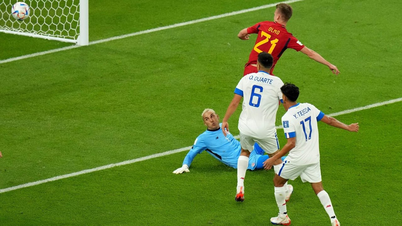 23 November 2022, Qatar, Doha: Spain's Dani Olmo scores his side's first goal during the FIFA World Cup Qatar 2022 Group E soccer match between Spain and Costa Rica at the Al Thumama Stadium. Photo: Jonathan Brady/PA Wire/dpa