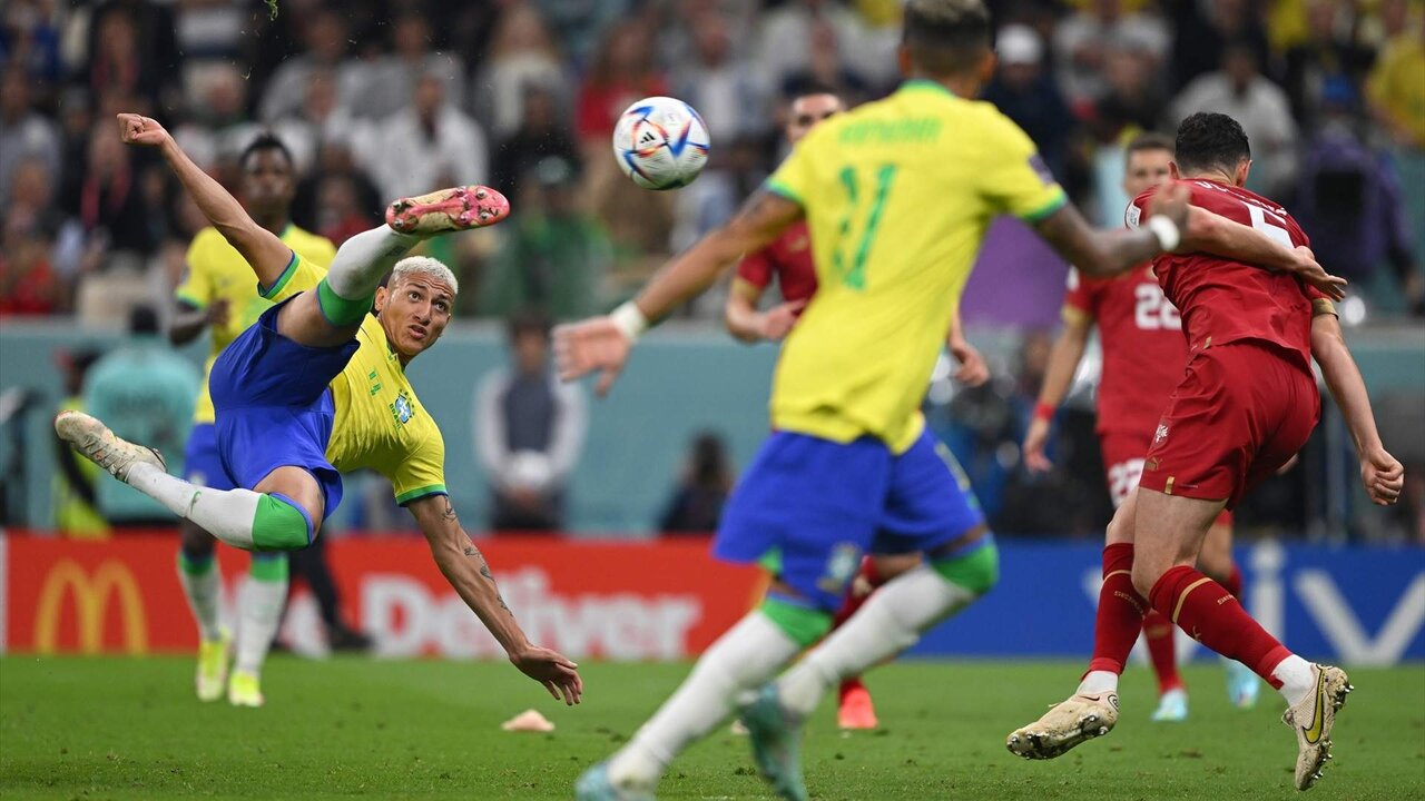 24 November 2022, Qatar, Lusail: Brazil's Richarlison (L) scores his side's second goal during the FIFA World Cup Qatar 2022 Group G soccer match between Brazil and Serbia at the Lusail Stadium. Photo: Robert Michael/dpa