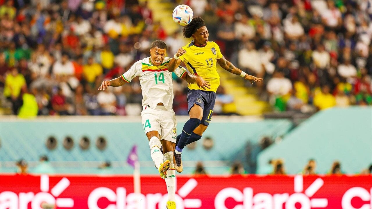 Angelo Preciado (17) of Ecuador and Moustapha Name (14) of Senegal during the FIFA World Cup 2022, Group A football match between Ecuador and Senegal on November 29, 2022 at Khalifa International Stadium in Al Rayyan, Qatar - Photo Nigel Keene / ProSportsImages / DPPI