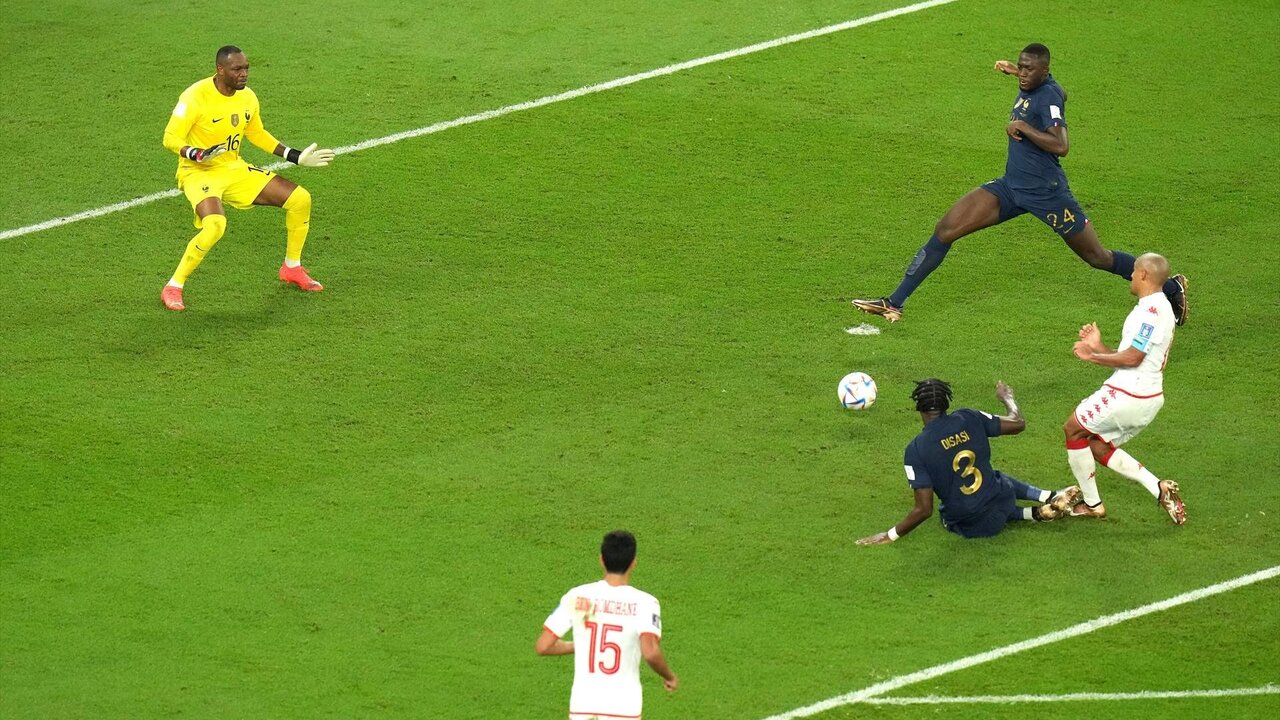 30 November 2022, Qatar, Al Rayyan: Tunisia's Wahbi Khazri (R) scores his side's first goal during the FIFA World Cup Group D soccer match between Tunisia and France at the Education City Stadium. Photo: Jonathan Brady/PA Wire/dpa