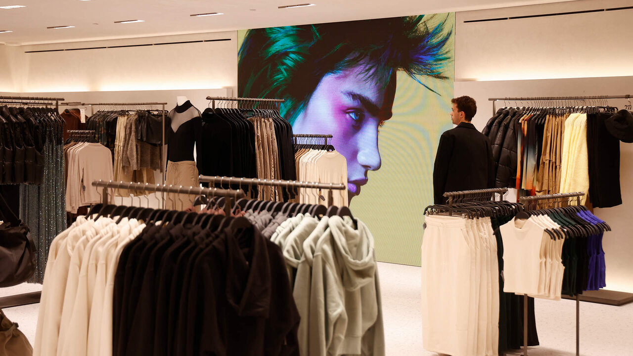 ROBER SOLSONA&hellip;20221102&hellip;.VALENCIA&hellip;..ZARA INAUGURA EN VALENCIA UNA DE SUS TIENDAS MAS GRANDES DE EUROPA.
