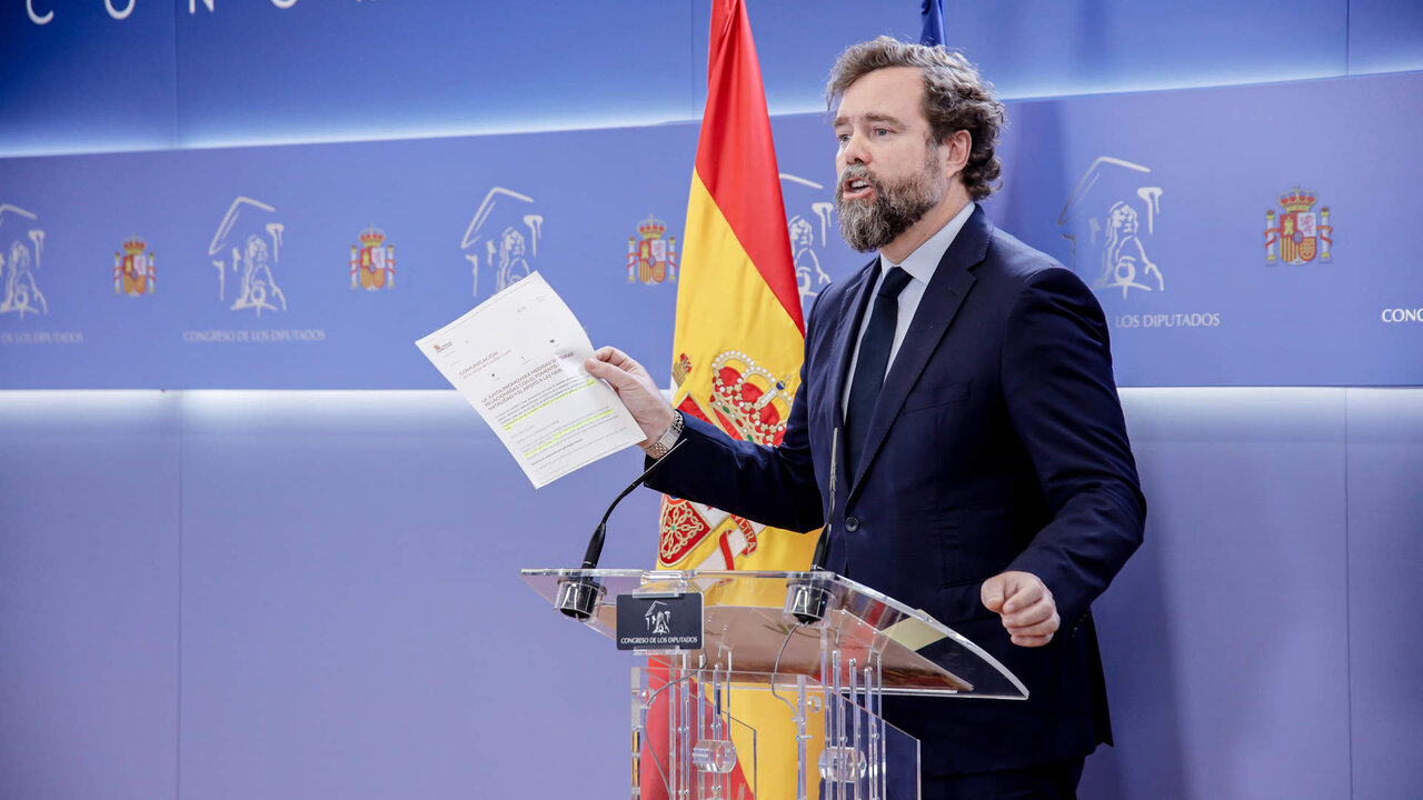 El portavoz de Vox en el Congreso, Iv&aacute;n Espinosa de los Monteros, durante una rueda de prensa, en el Congreso de los Diputados.