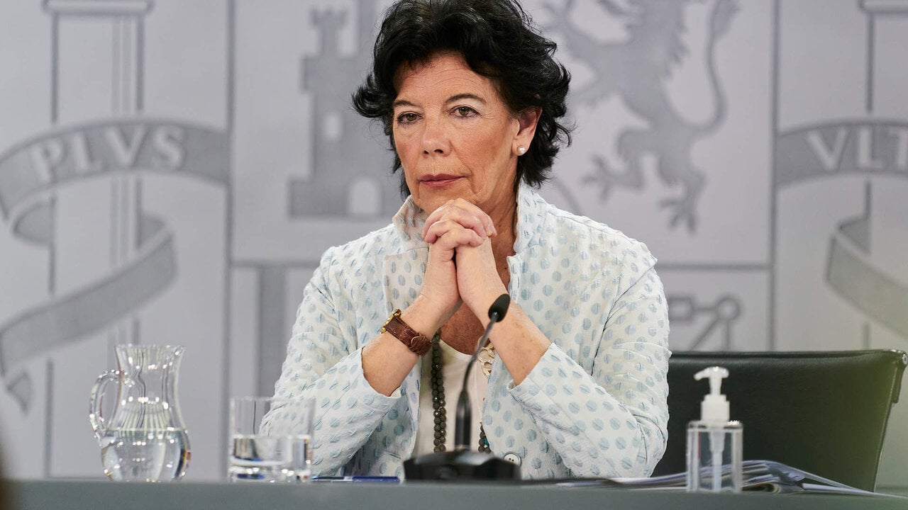 La ex ministra de Educaci&oacute;n Isabel Cela&aacute; durante una rueda de prensa (Imagen de archivo)