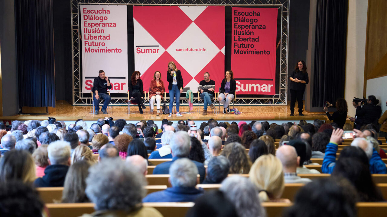 La vicepresidenta segunda del Gobierno y ministra de Trabajo y Econom&iacute;a Social, Yolanda D&iacute;az, durante un acto de escucha de Sumar, a 4 de marzo de 2023, en Santander, Cantabria.