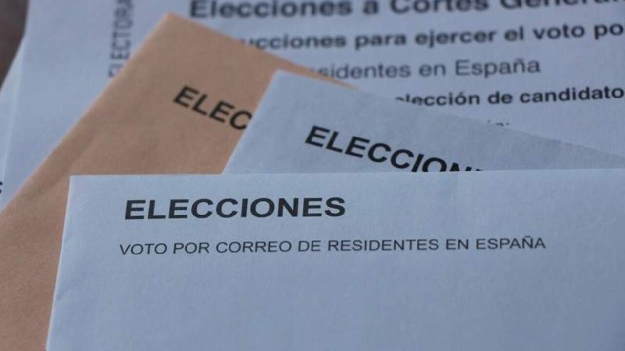 Archivo - Voto por correo para las elecciones.
