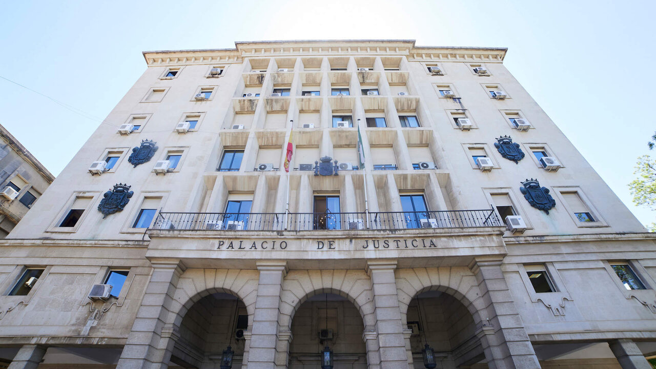 Detalle de la fachada principal de la Audiencia Provincial de Sevilla , a 21 de junio de 2022 en Sevilla (Andaluc&iacute;a, Espa&ntilde;a)