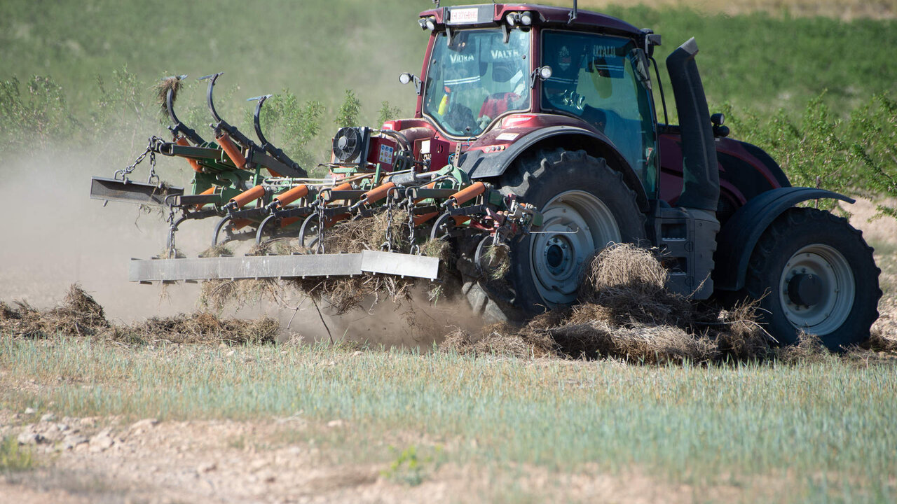 20/04/2023.- Murcia. La sequia se agraba por momentos en la zona noroeste de la Region de Murcia. La agonia de los agricultores y ganaderos   llega a sus limites  no solo en el plan economico tambien medioambientalmente, por la perdida de especies autoctonas y riesgo de incendios . En la imagen campos con calvas de vegetacion en el paraje el Campillo de Arriba pedania de Caravaca.