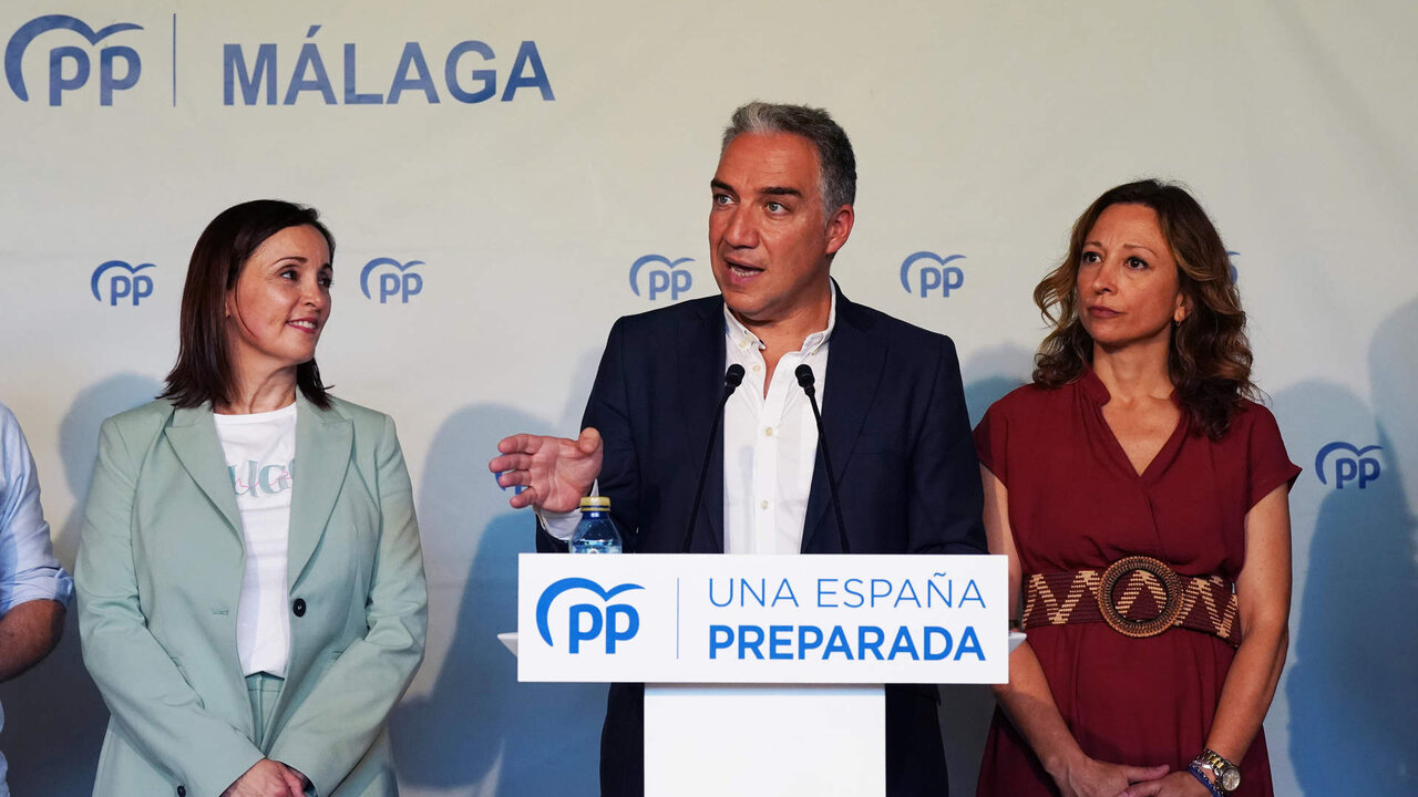 El coordinador general del PP y n&uacute;mero uno de la candidatura del PP de M&aacute;laga al Congreso, El&iacute;as Bendodo (c), y la presidenta del PP de M&aacute;laga, Patricia Navarro(d), junto a la n&uacute;mero 2 de la lista del PP al Congreso por la provincia, Mar&iacute;a del Mar V&aacute;zquez (i) por la candidatura popular de cara al 23 de julio a 16 de junio de 2023 en M&aacute;laga, Andaluc&iacute;a.//&Aacute;lex Zea.