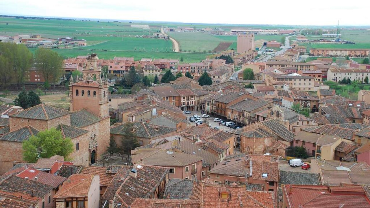 Pueblos con m&aacute;s encanto: Visita Ayll&oacute;n en Segovia.