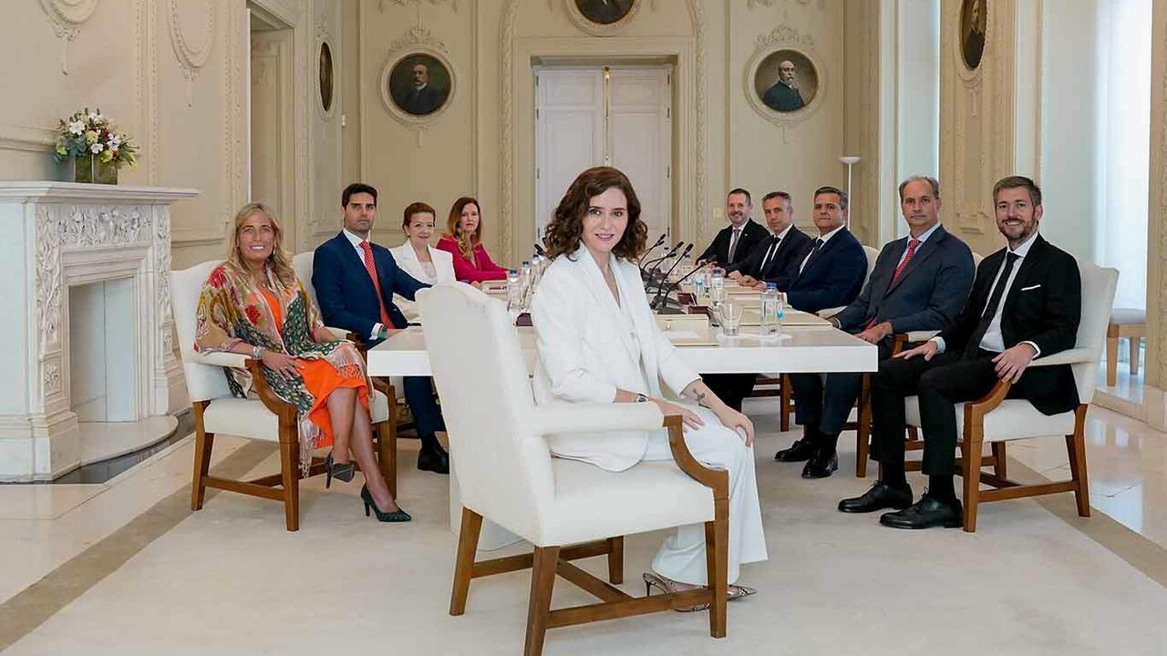 Foto de familia del nuevo consejo de Gobierno de la Comunidad de Madrid 2023-2027