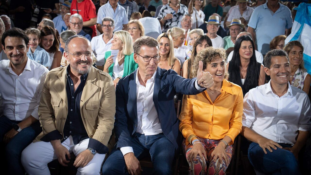 El l&iacute;der del PP, Alberto N&uacute;&ntilde;ez Feij&oacute;o, arranca la campa&ntilde;a electoral en Castelldefels (Barcelona), junto al presidente del PPC, Alejandro Fern&aacute;ndez, y el alcalde de la ciudad, Manu Reyes.