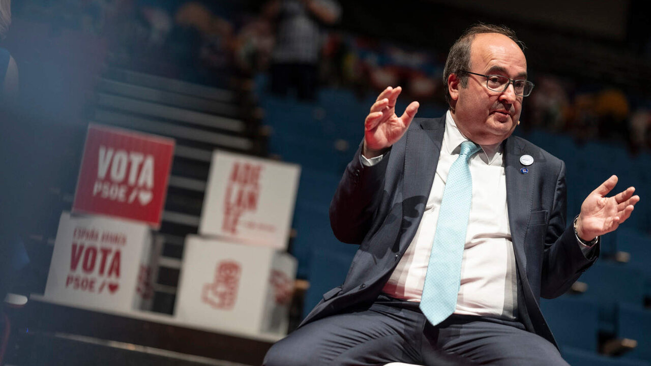 El exministro de Cultura y Deporte, Miquel Iceta, durante un encuentro por la cultura, en el Teatro de las Esquinas, en Zaragoza.