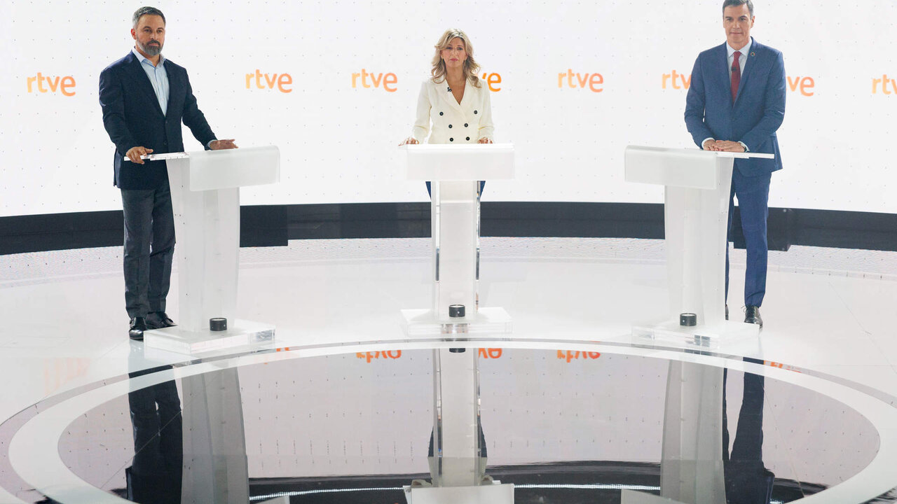 Los candidatos a la Presidencia, Santiago Abascal (Vox); Yolanda D&iacute;az (Sumar), y Pedro S&aacute;nchez (PSOE), antes del debate electoral organizado por RTVE, en el Estudio 6 de Prado del Rey, a 19 de julio de 2023, en Madrid.