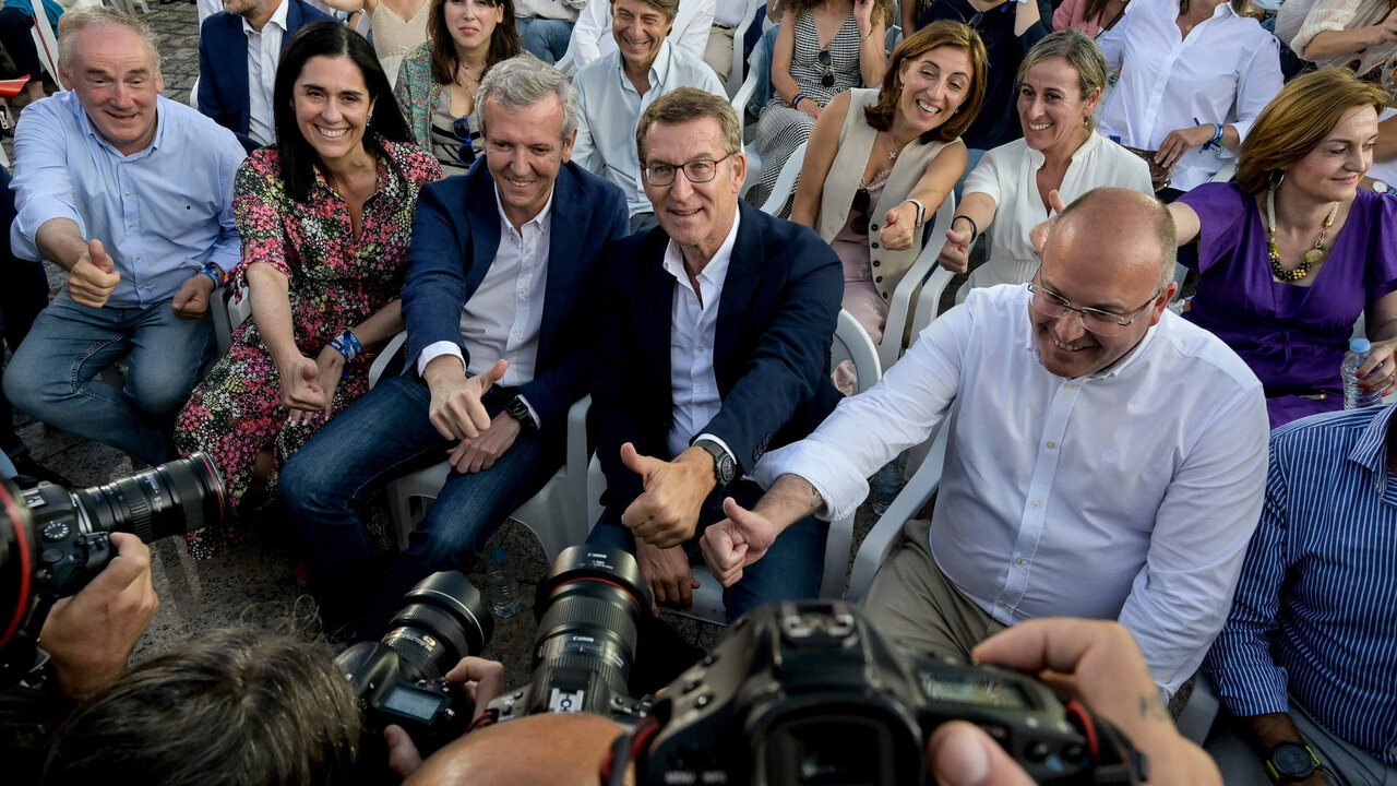A Coru&ntilde;a.
Alberto N&uacute;&ntilde;ez Feij&oacute;o () dutrante el acto de
cierre de campa&ntilde;a del Partido Popular
21/07/2023
Foto: M. Dylan / Europa Press